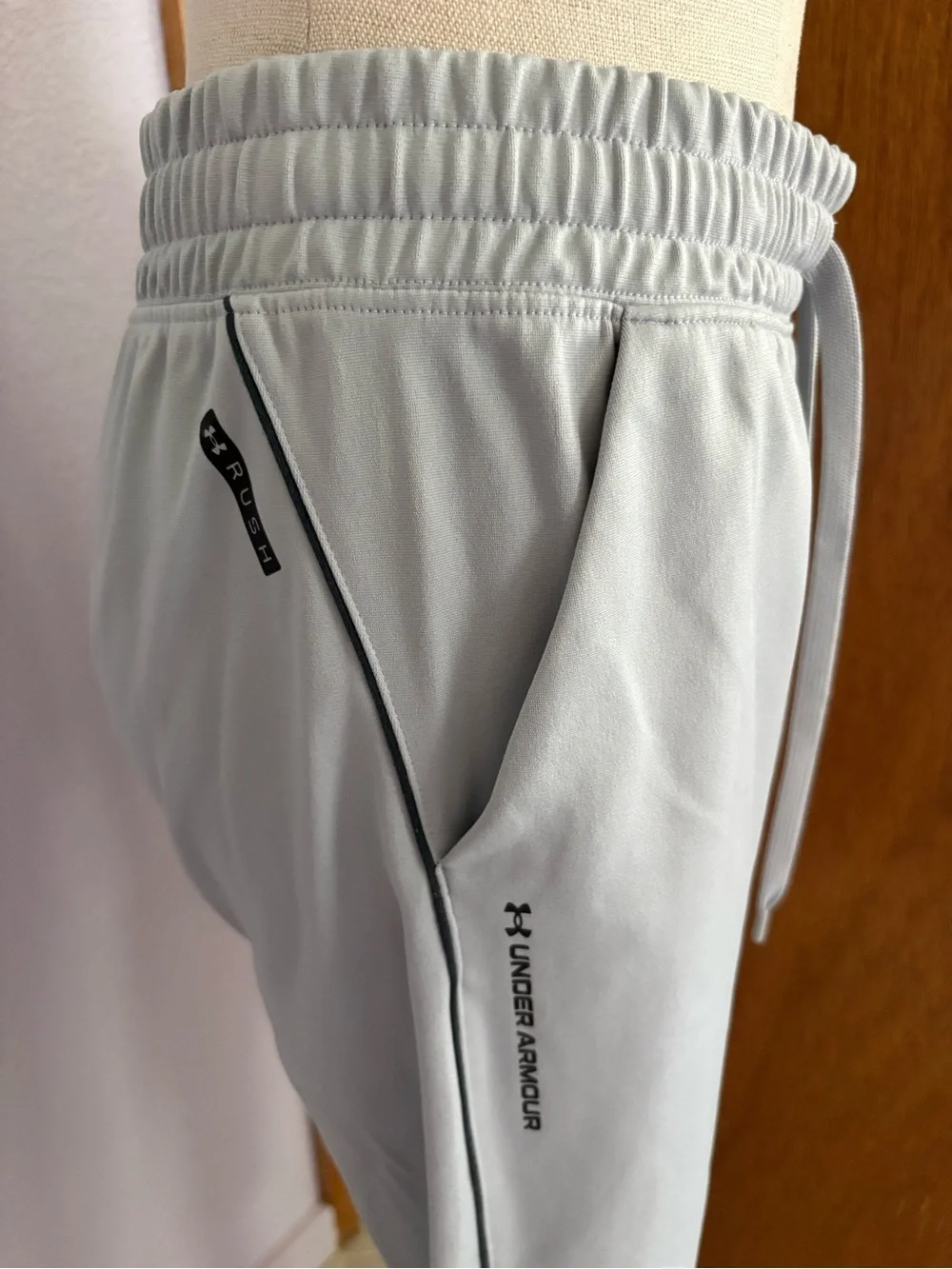 UNDER ARMOUR sz S Light Gray Rush Tricot Joggers Pants Recover 1368741 - Picture 3 of 8